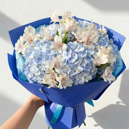 Ramo Premium de Hortensias Azules y Alstroemerias Blancas – Bouquet Elegante y Fresco