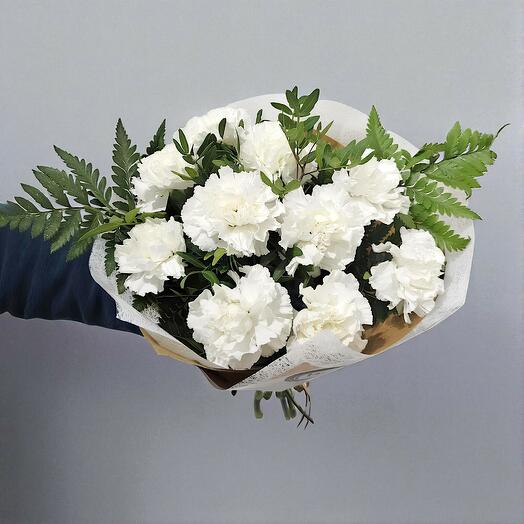 Ramo de claveles blancos