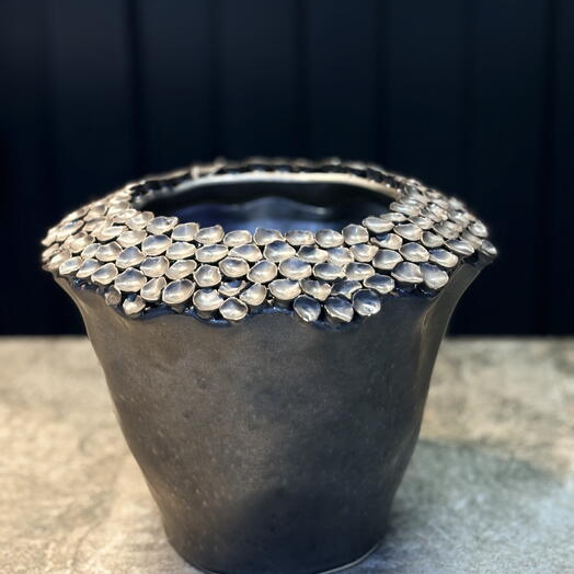 Jarron de ceramica marron oscuro grande