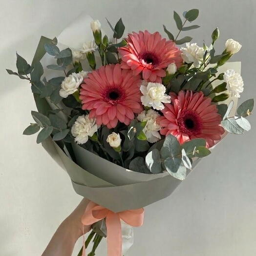 Букет из гербер и диантусов