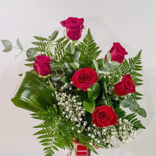 Ramo de rosas rojas