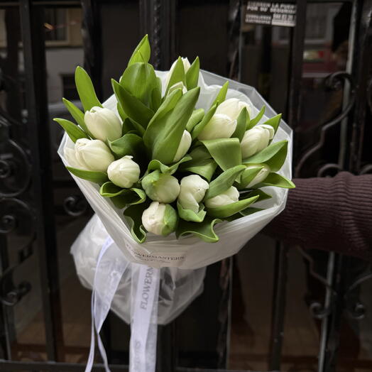 15 white tulips