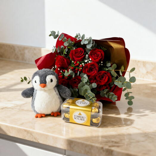 Набор: букет из 12 роз, пингвин и Ferrero