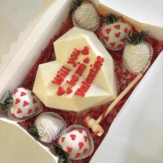 Corazon sorpresa con fresas cubiertas en chocolate