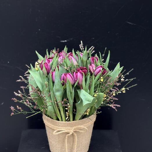 Composition de 31 tulipes lilas