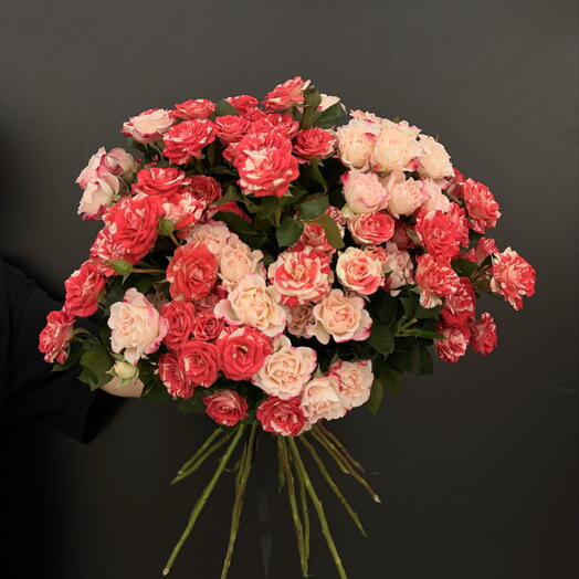 Ramo de rosas ramificadas