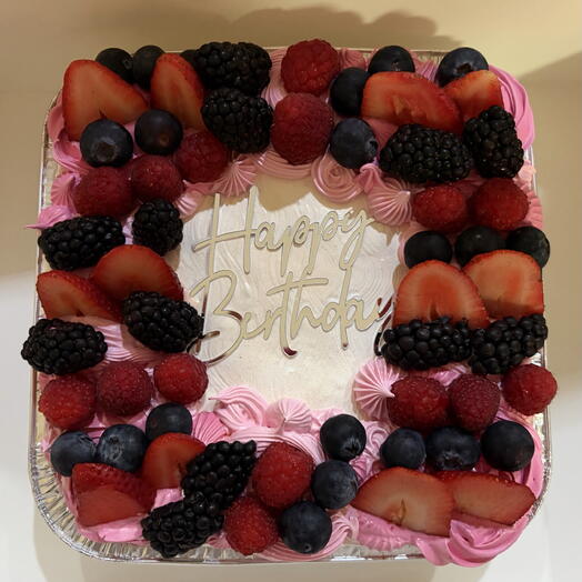 Tres Leches merengue suizo y Frutos Rojos (bandeja 9x9in)