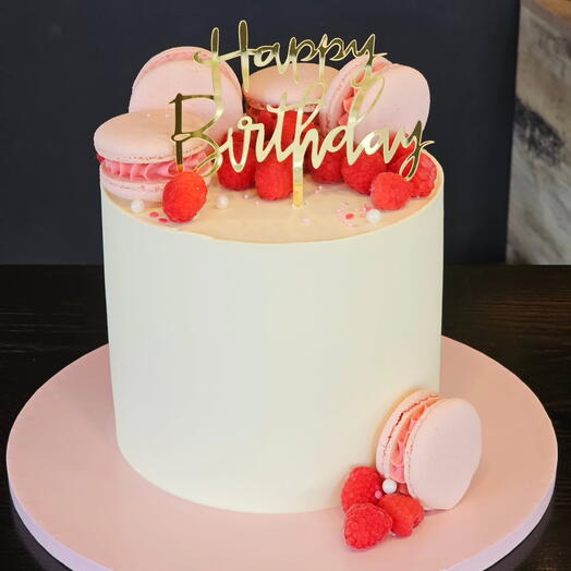 Cake with Macarons and Raspberries