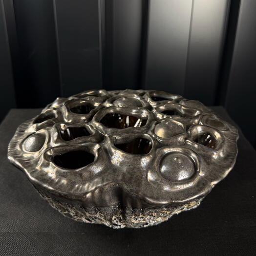 Jarrón de cerámica con tapa extraíble marrón de ARAIK GALSTYAN