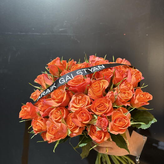 Ramo de 15 rosas ramificadas naranjas