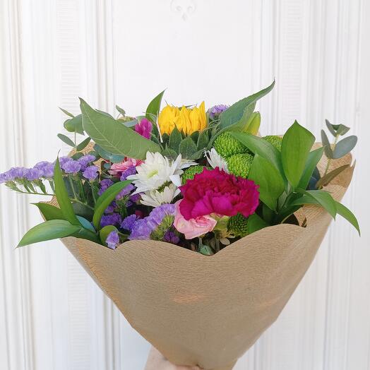 Ramo fresco de flores de temporada multicolor