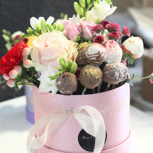 Sweet box - Flores y fresas con chocolate