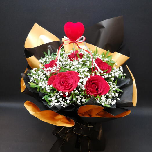 Ramos de rosas de papel negro