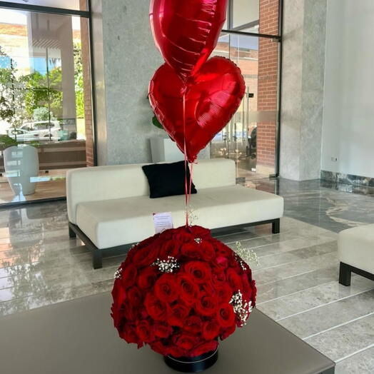 Cilindro de 70 rosas con globos