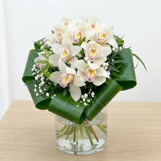 Букет з 11 білих орхідей