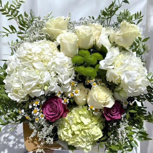 Ramo de hortensias y rosas