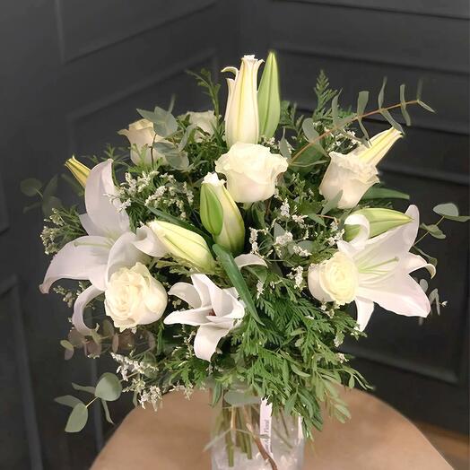 Ramo de flores blancas «Belen» – Elegancia, pureza y armonia en un solo arreglo