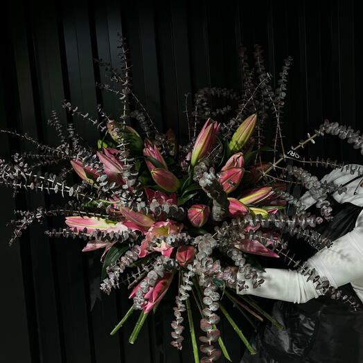 Ramo de lilium y eucalipto