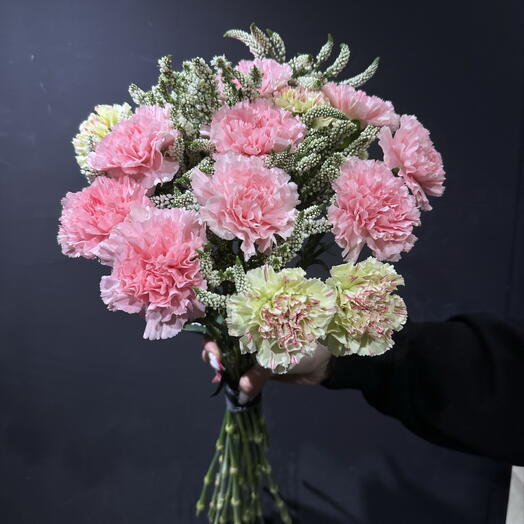 Ramo de claveles ARAIK GALSTYAN