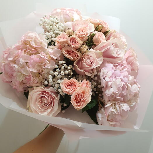 Ramo de hortensia y rosa