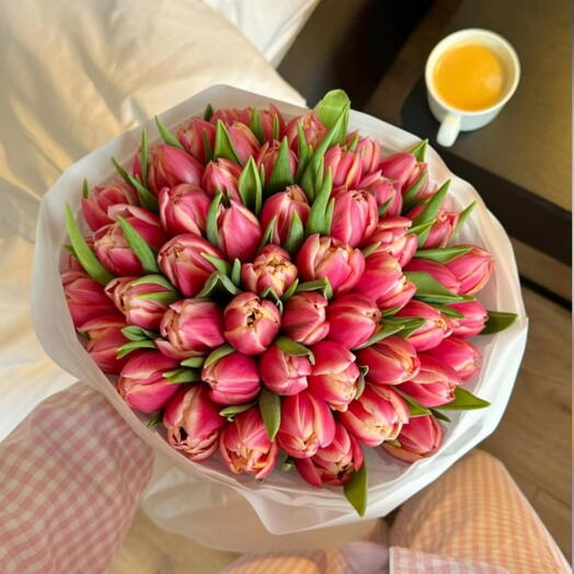 Preciosos ramo de 50 tulipanes