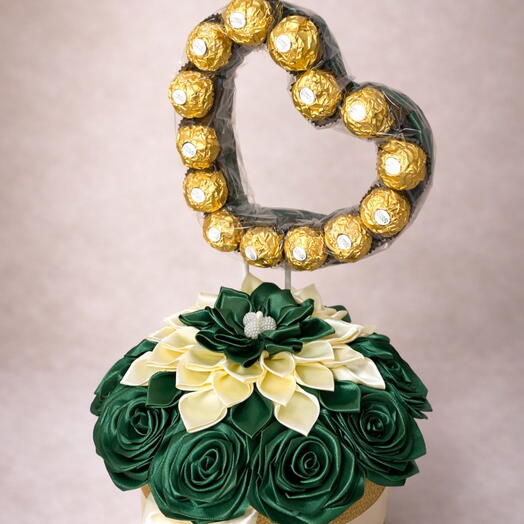 Caja de regalo premium con rosas verdes eternas