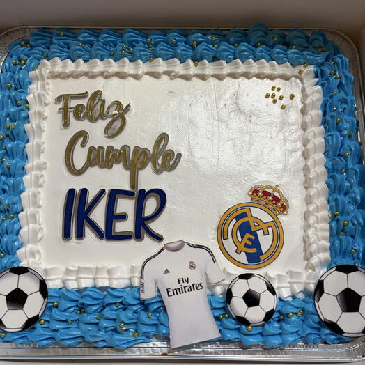 Real Madrid-themed tres leches (39.8 × 33.8 cm tray)