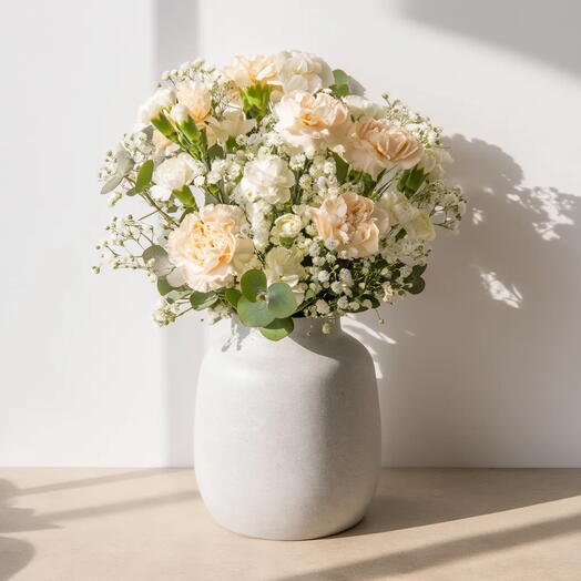 Arreglo Floral Lima – Bouquet Elegante de Flores Blancas y Eucalipto