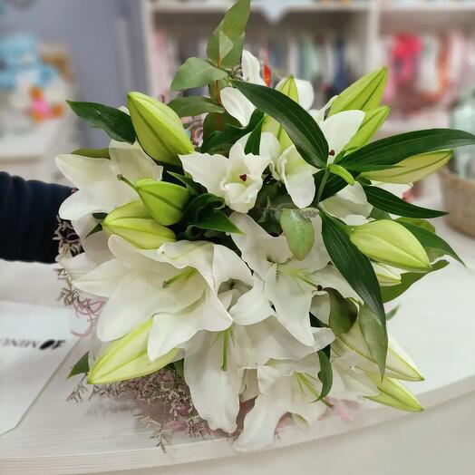 Ramo de Flores Lilium Blanco – Elegancia Aromatica y Pura