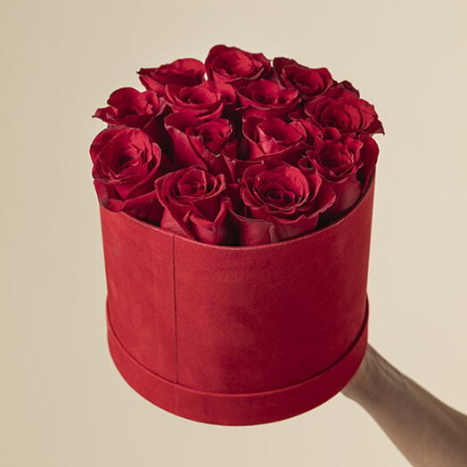 Caja de terciopelo con rosas rojas frescas (13-15)