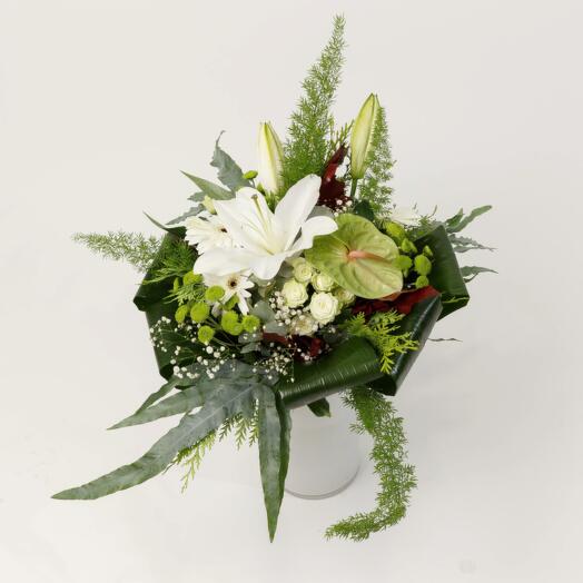 Bouquets of assorted flowers with Anthurium Emocion
