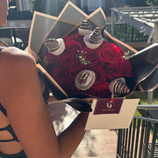 Bouquet Gourmet "Deseo Dulce" – Rosas Rojas y Fresas con Chocolate