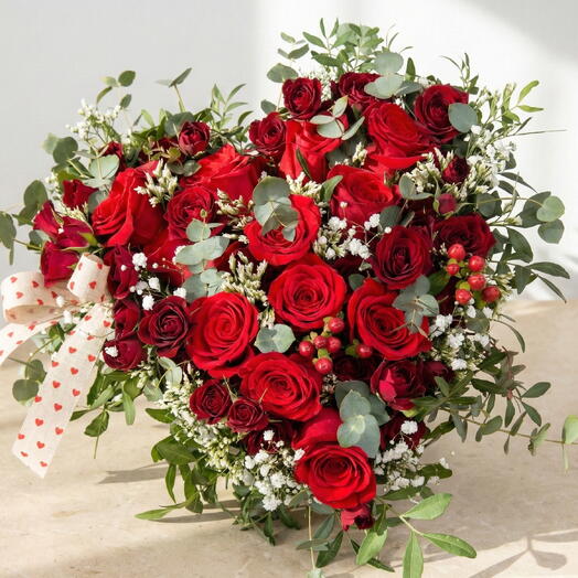 Corazon de Rosas Rojas BELEN – Arreglo Floral Romantico en Forma de Corazon