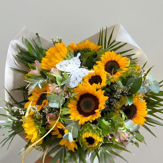 Ramo Radiante de Girasoles y Flores Silvestres