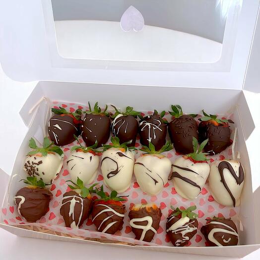 Caja de 18 fresas de chocolate