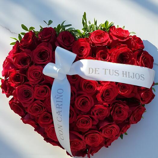 CORAZON DE ROSAS ROJAS