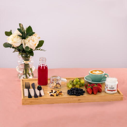 DESAYUNO SALUDABLE CON RAMO DE ROSAS