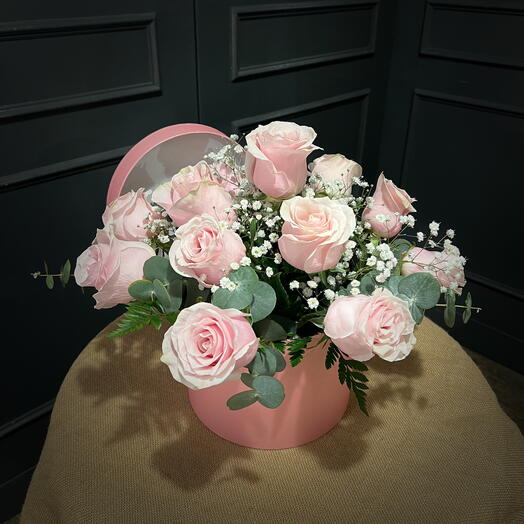 Caja sombrerera grande con 12 rosas color rosa