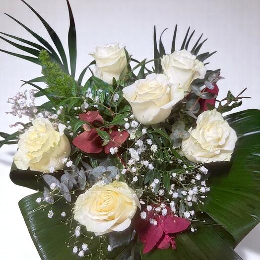 Bouquet of half a dozen premium white roses