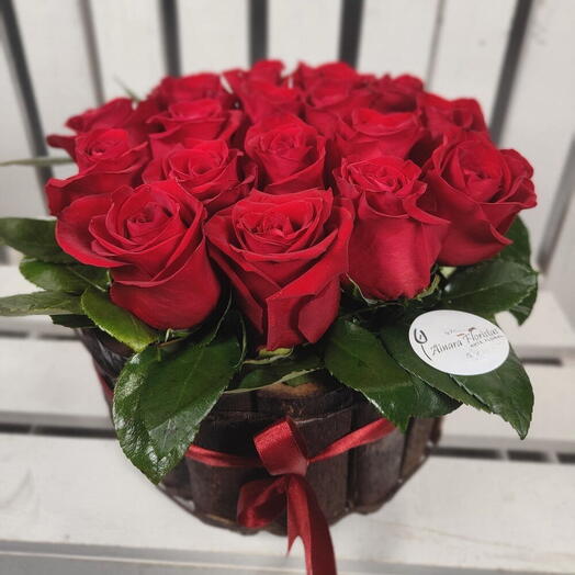 Box rosas rojas Ainara | Centro con 19 rosas rojas