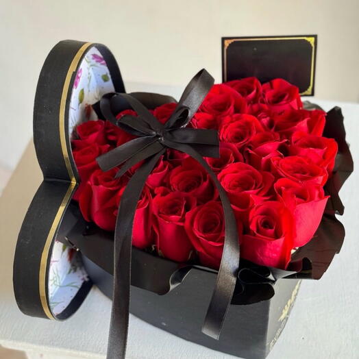 Cajita de rosas con lazo negro