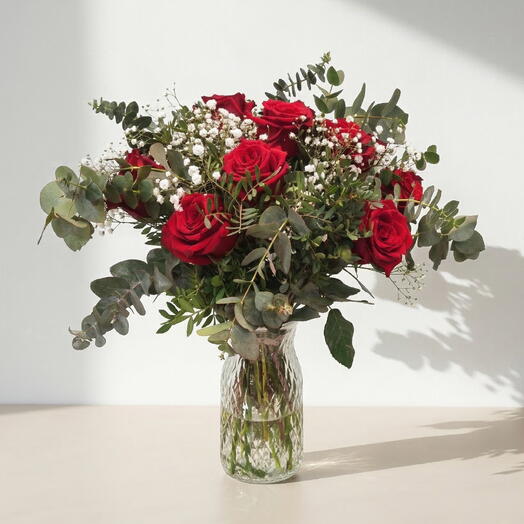 Cecilia Bouquet – Bouquet of 6 red roses with baby's breath and natural greenery
