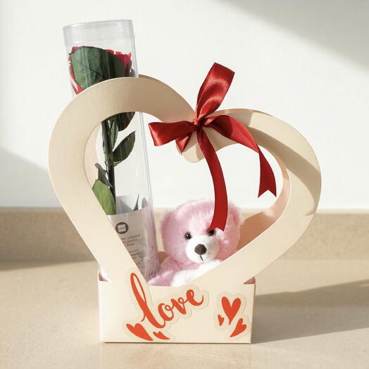 Cesta Love con rosa preservada y oso – Regalo romantico con flor eterna