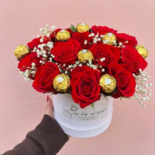 Caja de rosas con chocolate