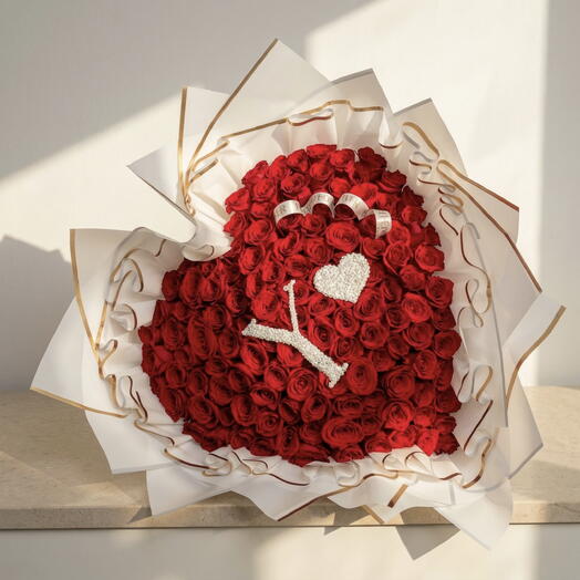 Bouquet corazon de 165 rosas rojas con inicial personalizada – ramo romantico premium para San Valentin y aniversario