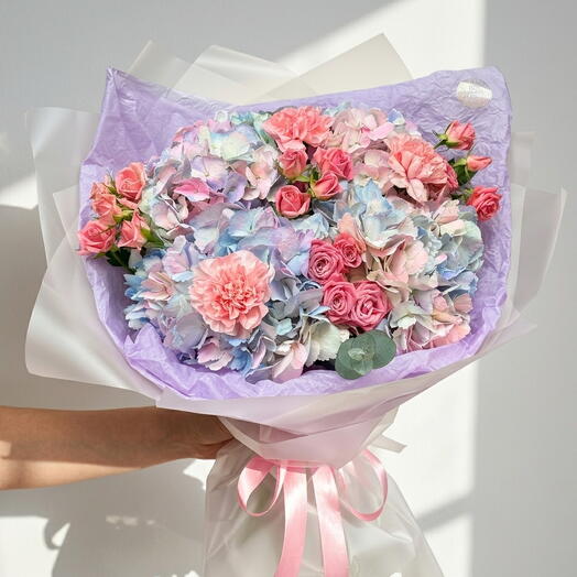 Bouquet Marshmallow de Hortensias – Bouquet Pastel de Roses Spray, Œillet Colombien et Eucalyptus