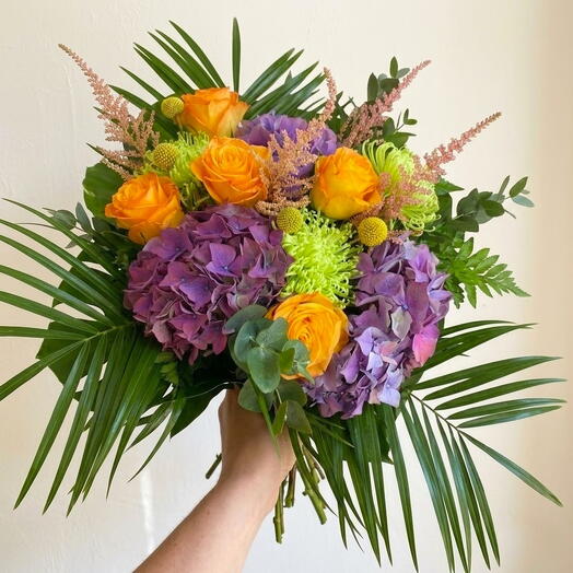 Ramo de hortensia, rosas y crisantemo