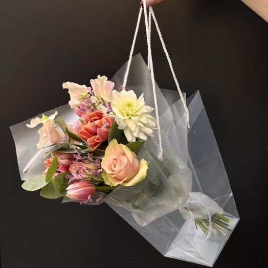 Sueño de primavera - ramo pastel con tulipanes y rosas