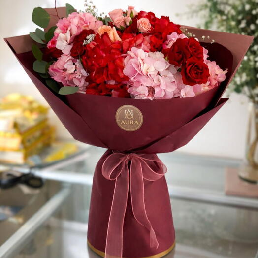 Spring Passion
(Bouquet of roses and hydrangeas)