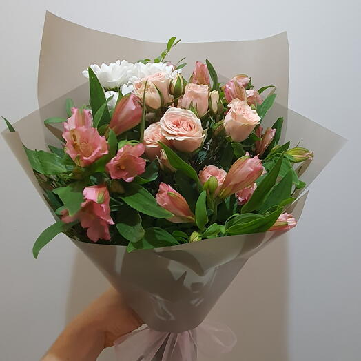 "Eres alegria"/Rosa spray, alstroemeria,  crisantemo